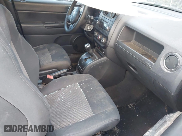 2012 Jeep Compass Sport with VIN 1C4NJCBA9CD633975, listed as a IAAI auction lot 42083500 with 190,412 mi miles and . Bid and sale history available at carsss.com. Image 5.