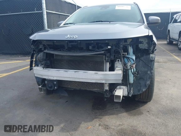 2020 Jeep Compass Latitude w/Sun/Safety Pkg with VIN 3C4NJCBB3LT257860, listed as a IAAI auction lot 41601408 with 72,364 mi miles. Bid and sale history available at carsss.com. Image 6.