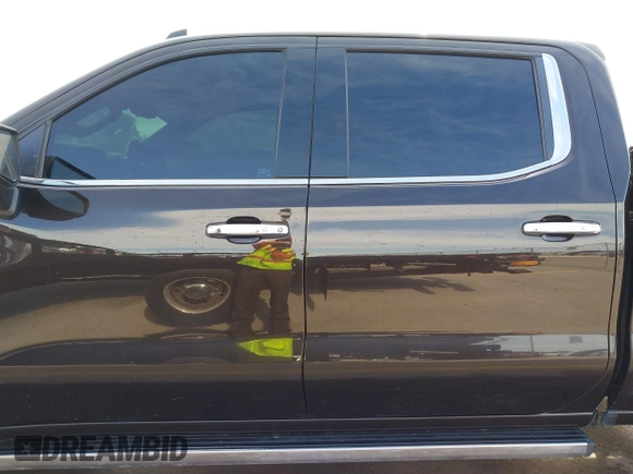 2019 Chevrolet Silverado 1500 High Country with VIN 1GCUYHELXKZ323675, listed as a IAAI auction lot 41296454 with 102,107 mi miles. Bid and sale history available at carsss.com. Image 14.