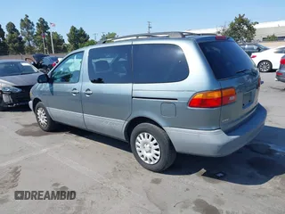 2000 Toyota Sienna LE z VIN 4T3ZF13C9YU175999, wystawiony jako IAAI lot #42438959 z przebiegiem 151 546 mil mil oraz . Historia ofert i sprzedaży dostępna na DreamBid. Obrazek 3.