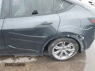 2024 Tesla Model Y Long Range z VIN 7SAYGDEE5RA260614, wystawiony jako IAAI lot #42191551 z przebiegiem 16 375 mil mil oraz . Historia ofert i sprzedaży dostępna na DreamBid. Obrazek 6.