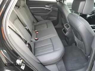 2022 Audi e-tron Sportback S line Premium Plus z VIN WA12AAGE8NB023545, wystawiony jako Copart lot #40283084 z przebiegiem 19 680 mil mil oraz . Historia ofert i sprzedaży dostępna na DreamBid. Obrazek 11.