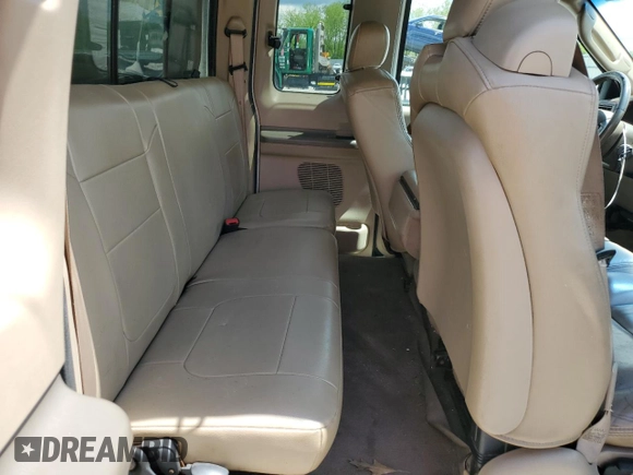 2004 Ford F-250 XL z VIN 1FTNX20P24EA26599, wystawiony jako Copart lot #56707985 z przebiegiem 165 292 mil mil oraz Szkoda całkowita • Salvage title. Historia ofert i sprzedaży dostępna na DreamBid. Obrazek 10.