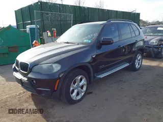 2011 BMW X5 35i z VIN 5UXZV4C52BL739488, wystawiony jako IAAI lot #41199011 z przebiegiem 193 403 mil mil oraz . Historia ofert i sprzedaży dostępna na DreamBid. Obrazek 2.