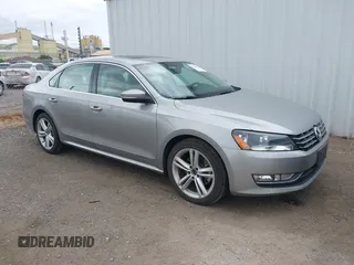 2014 Volkswagen Passat SE z VIN 1VWBN7A3XEC022098, wystawiony jako IAAI lot #42130334 z przebiegiem 88 433 mil mil oraz . Historia ofert i sprzedaży dostępna na DreamBid. Obrazek 1.