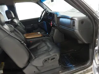2001 Chevrolet Silverado 1500 LT with VIN 2GCEK19T111382113, listed as a IAAI auction lot 41522971 with 301,448 mi miles. Bid and sale history available at carsss.com. Image 5.