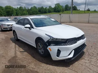 2023 Kia K5 LXS z VIN 5XXG14J2XPG210651, wystawiony jako IAAI lot #42243437 z przebiegiem 37 367 mil mil oraz . Historia ofert i sprzedaży dostępna na DreamBid. Obrazek 6.