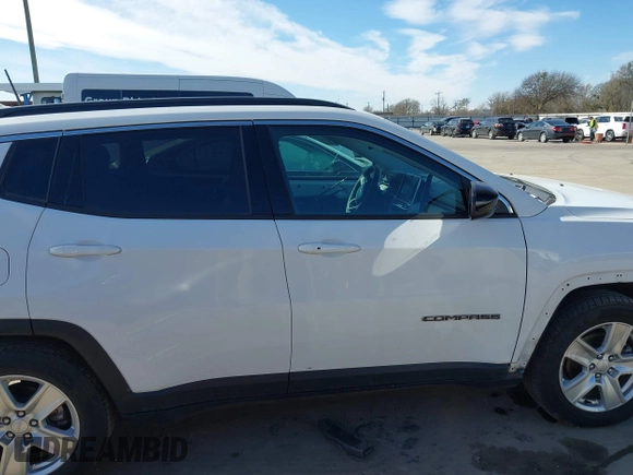 2022 Jeep Compass Latitude with VIN 3C4NJCBB8NT137684, listed as a IAAI auction lot 41391981 with 51,255 mi miles and . Bid and sale history available at carsss.com. Image 14.
