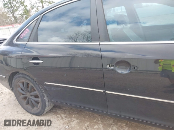 2006 Hyundai Azera SE with VIN KMHFC46F16A087393, listed as a IAAI auction lot 41475177 with 124,197 mi miles and . Bid and sale history available at DreamBid. Image 6.