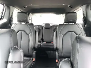 2025 Chrysler Pacifica Select z VIN 2C4RC1BG9SR519362, wystawiony jako Copart lot #58717425 z przebiegiem 4 662 mil mil oraz Szkoda całkowita • Salvage title. Historia ofert i sprzedaży dostępna na DreamBid. Obrazek 10.