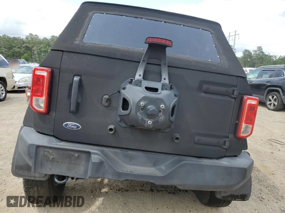 2021 Ford Bronco z VIN 1FMEE5BP4MLA90588, wystawiony jako Copart lot #57164855 z przebiegiem 22 550 mil mil oraz Szkoda całkowita • Salvage title. Historia ofert i sprzedaży dostępna na DreamBid. Obrazek 6.