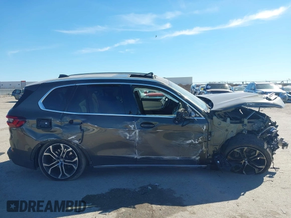 2021 BMW X5 xDrive40i z VIN 5UXCR6C09M9G00150, wystawiony jako IAAI lot #41647528 z przebiegiem Nie podano mil oraz . Historia ofert i sprzedaży dostępna na DreamBid. Obrazek 13.