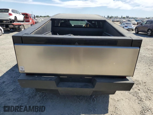 2024 Tesla Cybertruck с VIN 7G2CEHEDXRA010522, выставлен на аукционе Copart как лот 60874185 с пробегом Не указан миль и Списание • Salvage title. История ставок и продаж доступна на DreamBid. Изображение 7.