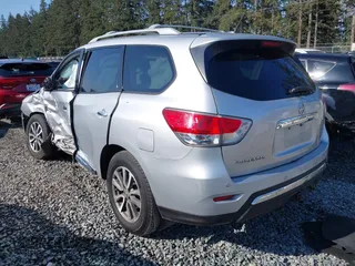 2013 Nissan Pathfinder SL z VIN 5N1AR2MM7DC674777, wystawiony jako IAAI lot #42089000 z przebiegiem 157 084 mil mil oraz . Historia ofert i sprzedaży dostępna na DreamBid. Obrazek 3.