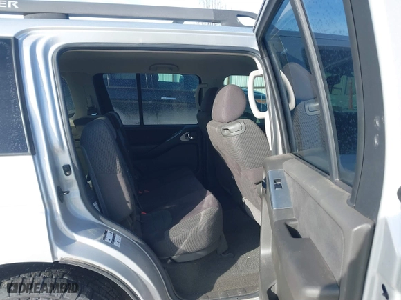2006 Nissan Pathfinder SE with VIN 5N1AR18W06C649633, listed as a IAAI auction lot 41577009 with 137,557 mi miles. Bid and sale history available at carsss.com. Image 8.