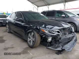 2019 Kia Optima LX z VIN 5XXGT4L36KG330178, wystawiony jako IAAI lot #41817560 z przebiegiem 136 951 mil mil oraz . Historia ofert i sprzedaży dostępna na DreamBid. Obrazek 1.