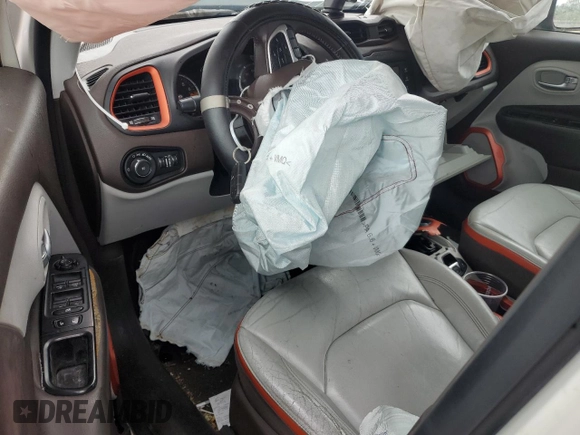 2015 Jeep Renegade Limited с VIN ZACCJADT0FPB57319, выставлен на аукционе Copart как лот 58262505 с пробегом Не указан миль и Списание • Salvage title. История ставок и продаж доступна на DreamBid. Изображение 8.