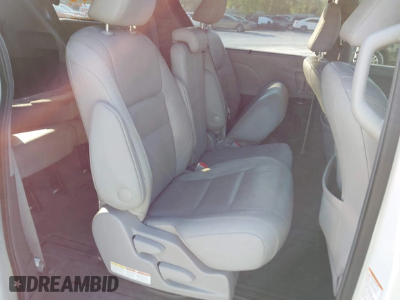 2015 Toyota Sienna XLE with VIN 5TDYK3DC5FS534913, listed as a IAAI auction lot 42052427 with 105,046 mi miles. Bid and sale history available at carsss.com. Image 8.