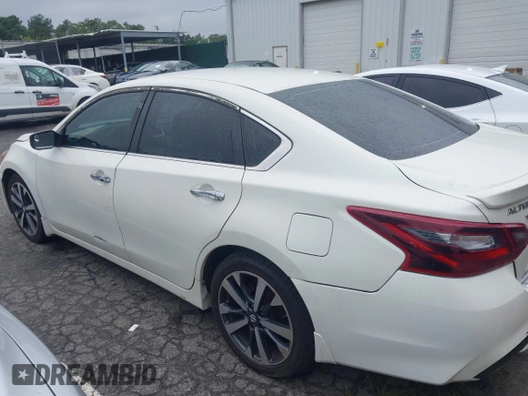 2017 Nissan Altima SR z VIN 1N4AL3AP3HC271465, wystawiony jako IAAI lot #42716097 z przebiegiem 159 349 mil mil oraz . Historia ofert i sprzedaży dostępna na DreamBid. Obrazek 14.