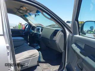 2008 Dodge 1500 SLT z VIN 1D7HU18208S623689, wystawiony jako IAAI lot #42402354 z przebiegiem 193 289 mil mil oraz . Historia ofert i sprzedaży dostępna na DreamBid. Obrazek 5.