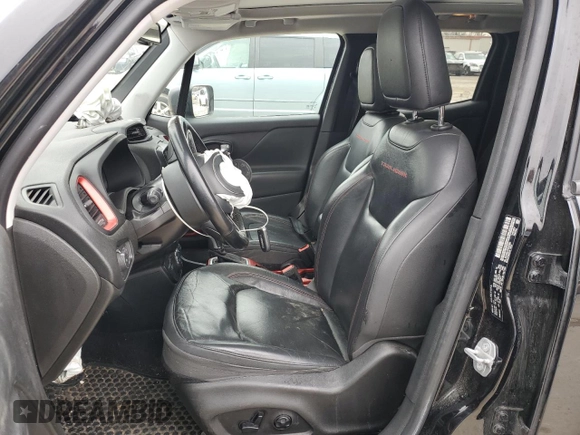 2019 Jeep Renegade Trailhawk z VIN ZACNJBC15KPJ87863, wystawiony jako Copart lot #47967385 z przebiegiem 98 467 mil mil oraz Szkoda całkowita • Salvage title. Historia ofert i sprzedaży dostępna na DreamBid. Obrazek 7.