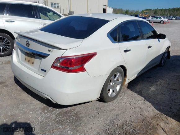 2013 Nissan Altima 2.5 S with VIN 1N4AL3AP8DC150330, listed as a IAAI auction lot 41863733 with 276,286 mi miles. Bid and sale history available at carsss.com. Image 4.