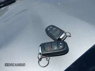 2021 Jeep Cherokee Altitude z VIN 1C4PJLLB4MD215146, wystawiony jako IAAI lot #42253929 z przebiegiem 42 666 mil mil oraz . Historia ofert i sprzedaży dostępna na DreamBid. Obrazek 11.