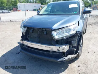 2019 Toyota Highlander SE with VIN 5TDKZRFH1KS290412, listed as a IAAI auction lot 42272229 with 74,212 mi miles and . Bid and sale history available at DreamBid. Image 6.