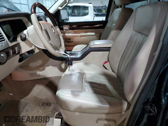 2003 Lincoln Aviator Premium with VIN 5LMEU78H83ZJ24698, listed as a Copart auction lot 82414994 with Not provided miles and Salvage title. Bid and sale history available at DreamBid. Image 7.