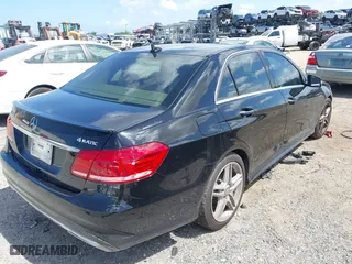 2014 Mercedes-Benz E-Class E 350 Luxury with VIN WDDHF8JB7EA791635, listed as a IAAI auction lot 41999708 with 133,509 mi miles. Bid and sale history available at carsss.com. Image 4.