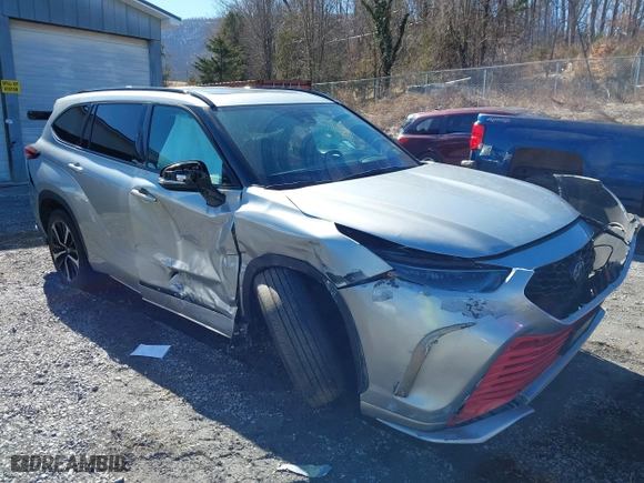 2021 Toyota Highlander XSE with VIN 5TDLZRBH8MS108802, listed as a IAAI auction lot 41645065 with 81,337 mi miles. Bid and sale history available at carsss.com. Image 6.