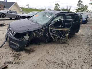 2019 Jeep Compass Latitude z VIN 3C4NJCBB0KT855595, wystawiony jako Copart lot #58997955 z przebiegiem Nie podano mil oraz Szkoda całkowita • Salvage title. Historia ofert i sprzedaży dostępna na DreamBid. Obrazek 1.