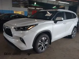 2023 Toyota Highlander L z VIN 5TDKDRBH9PS039746, wystawiony jako IAAI lot #42235258 z przebiegiem 4 513 mil mil oraz . Historia ofert i sprzedaży dostępna na DreamBid. Obrazek 2.