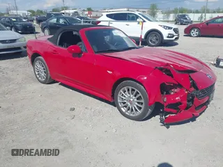 2017 FIAT 124 Spider Lusso z VIN JC1NFAEK3H0128181, wystawiony jako IAAI lot #42277948 z przebiegiem 15 668 mil mil oraz . Historia ofert i sprzedaży dostępna na DreamBid. Obrazek 1.