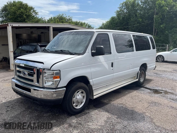 2012 Ford Econoline Passenger XL z VIN 1FBSS3BL1CDA67610, wystawiony jako Copart lot #63864545 z przebiegiem 143 760 mil mil oraz Czysty tytuł • Clean title. Historia ofert i sprzedaży dostępna na DreamBid. Obrazek 2.