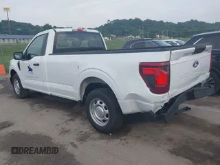 2024 Ford F-150 XL z VIN 1FTMF1KP3RKF57535, wystawiony jako IAAI lot #42477026 z przebiegiem 1 781 mil mil oraz . Historia ofert i sprzedaży dostępna na DreamBid. Obrazek 3.
