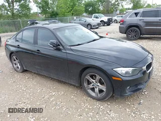 2013 BMW 3 Series 328i xDrive z VIN WBA3B5G59DNS00693, wystawiony jako IAAI lot #42540218 z przebiegiem 125 213 mil mil oraz . Historia ofert i sprzedaży dostępna na DreamBid. Obrazek 1.