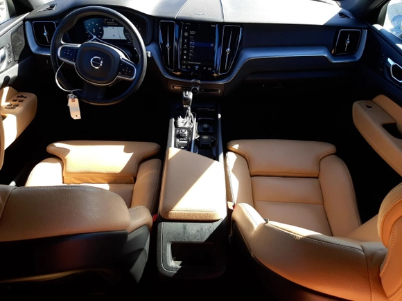 2019 Volvo XC60 Momentum with VIN YV4A22RK0K1386752, listed as a Copart auction lot 77116034 with 51,767 mi miles and Salvage Title. Bid and sale history available at carsss.com. Image 8.