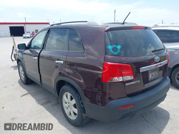 2012 Kia Sorento LX z VIN 5XYKT4A69CG257313, wystawiony jako IAAI lot #42444790 z przebiegiem 125 537 mil mil oraz . Historia ofert i sprzedaży dostępna na DreamBid. Obrazek 3.