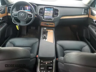 2023 Volvo XC90 Plus z VIN YV40621N9P1927309, wystawiony jako Copart lot #48553595 z przebiegiem 11 876 mil mil oraz Szkoda całkowita • Salvage title. Historia ofert i sprzedaży dostępna na DreamBid. Obrazek 8.