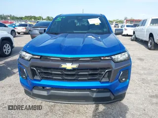 2023 Chevrolet Colorado 2WD LT z VIN 1GCPSCEK8P1198741, wystawiony jako IAAI lot #41993251 z przebiegiem 17 106 mil mil oraz . Historia ofert i sprzedaży dostępna na DreamBid. Obrazek 13.