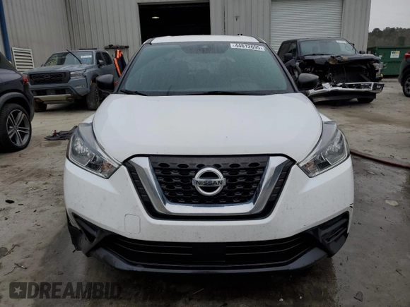 2020 Nissan Kicks S with VIN 3N1CP5BV5LL557639, listed as a Copart auction lot 44612695 with 80,663 mi miles and Salvage Title. Bid and sale history available at carsss.com. Image 5.