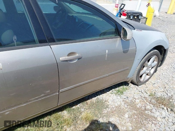 2005 Nissan Maxima SE z VIN 1N4BA41E45C827101, wystawiony jako IAAI lot #40311674 z przebiegiem 226 801 mil mil oraz . Historia ofert i sprzedaży dostępna na DreamBid. Obrazek 6.