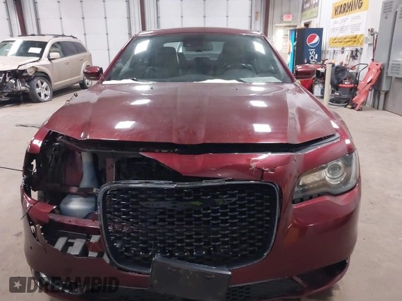 2018 Chrysler 300 S с VIN 2C3CCAGG5JH302401, выставлен на аукционе IAAI как лот 41493239 с пробегом 171 610 миль миль и . История ставок и продаж доступна на DreamBid. Изображение 13.