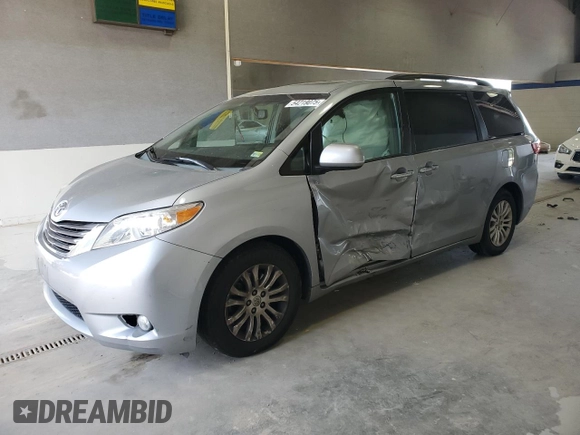 2015 Toyota Sienna XLE with VIN 5TDYK3DC9FS589378, listed as a Copart auction lot 54219075 with 117,766 mi miles and Salvage Title. Bid and sale history available at DreamBid. Image 1.