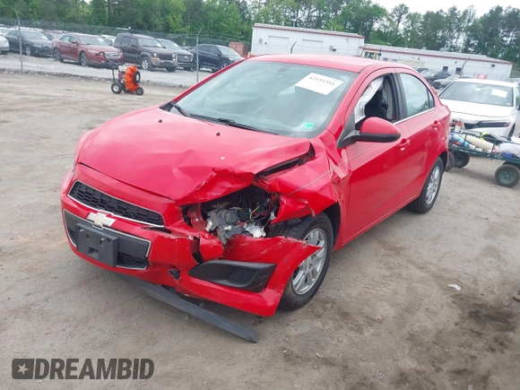 2016 Chevrolet Sonic LT z VIN 1G1JC5SH8G4102802, wystawiony jako IAAI lot #42151351 z przebiegiem 61 289 mil mil oraz . Historia ofert i sprzedaży dostępna na DreamBid. Obrazek 2.