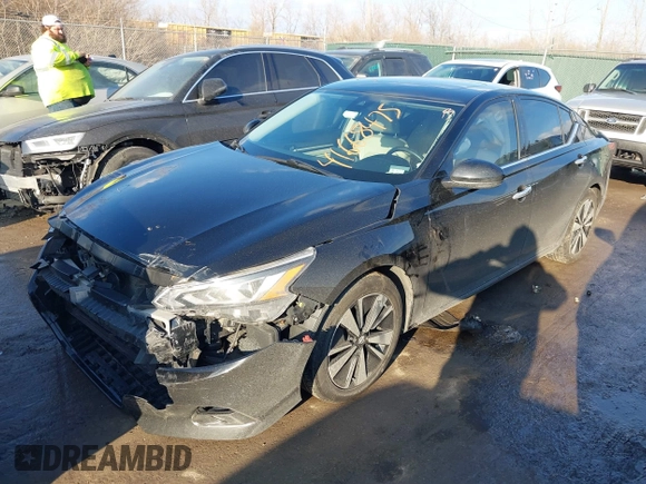 2020 Nissan Altima 2.5 SL with VIN 1N4BL4EV3LC231432, listed as a IAAI auction lot 41668475 with 108,146 mi miles. Bid and sale history available at carsss.com. Image 2.
