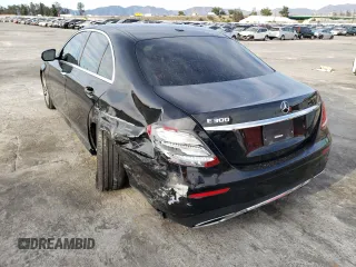 2019 Mercedes-Benz E-Class E 300 with VIN WDDZF4JB8KA642319, listed as a Copart auction lot 71752612 with 40,500 mi miles. Bid and sale history available at carsss.com. Image 2.
