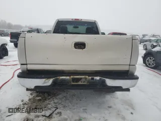 2004 GMC Sierra 2500HD Classic Work Truck with VIN 1GTHK24U94E266289, listed as a Copart auction lot 44646695 with 177,740 mi miles and Clean Title. Bid and sale history available at carsss.com. Image 6.