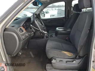 2008 Chevrolet Avalanche 2LT with VIN 3GNFK12398G225050, listed as a Copart auction lot 45964045 with 301,687 mi miles and Clean title. Bid and sale history available at DreamBid. Image 7.